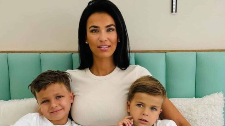 "Je suis choquée" : Julie Ricci fait une annonce inattendue à propos de ses enfants, les internautes sont scandalisés !