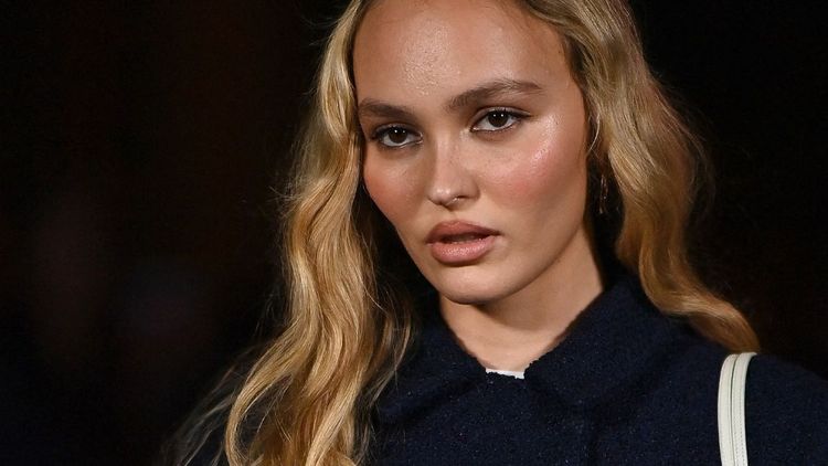 “J’ai pu être un peu compliquée” : Lily-Rose Depp cash sur sa relation avec sa mère Vanessa Paradis
