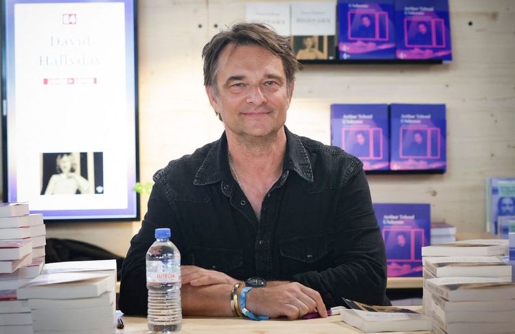 David Hallyday, grand-père à 59 ans : « Ça m'a fait bizarre parce que mes filles sont jeunes »