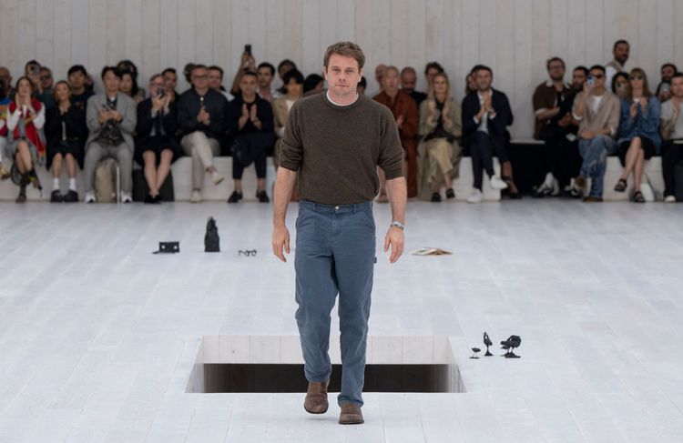 Jonathan Anderson quitte la direction artistique de Loewe