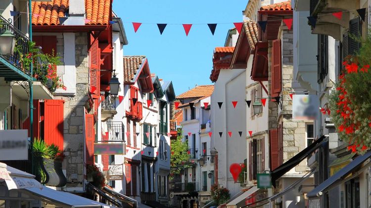 Immobilier à Bayonne : Analyse de l'évolution des prix à l'achat et à la location entre septembre et octobre 2024