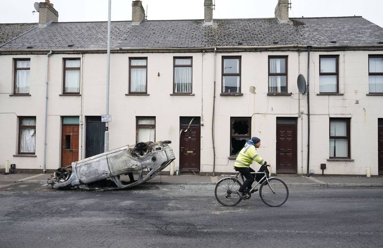Comment une affaire de tentative de viol a entrainé des violences « insensées » en Irlande du Nord