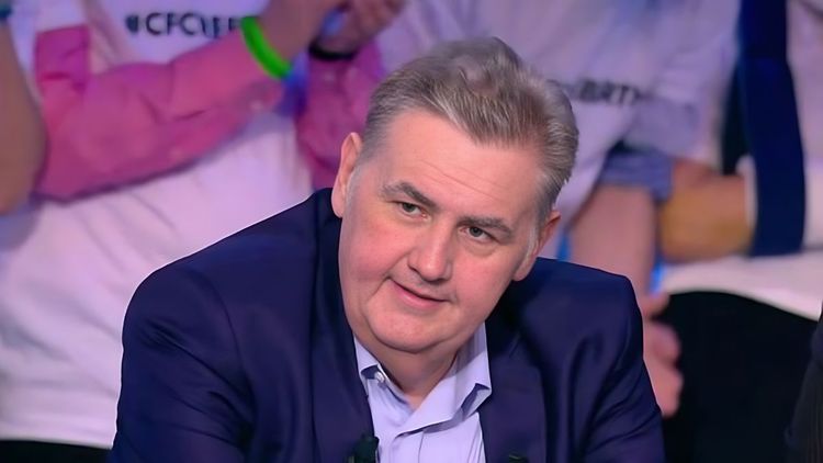 Pierre Ménès balance des anecdotes osées sur Thierry Henry : "Des batailles de sabres...