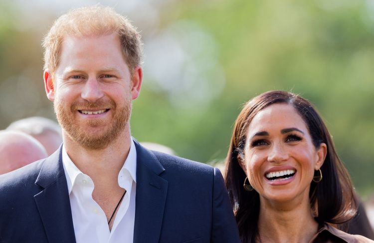 Pour leurs 8 ans de mariage, Meghan Markle dévoile des photos inédites de son union avec Harry