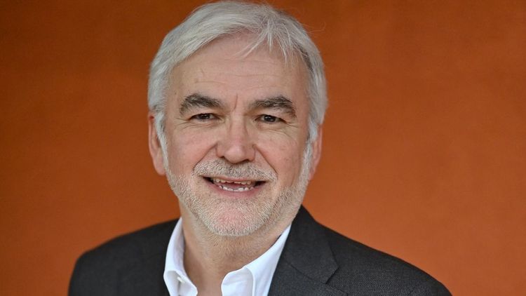 "Plutôt au centre", Pascal Praud désavoue les "extrêmes" et le RN : "Je n'ai pas envie de me diriger vers des pouvoirs radicaux"