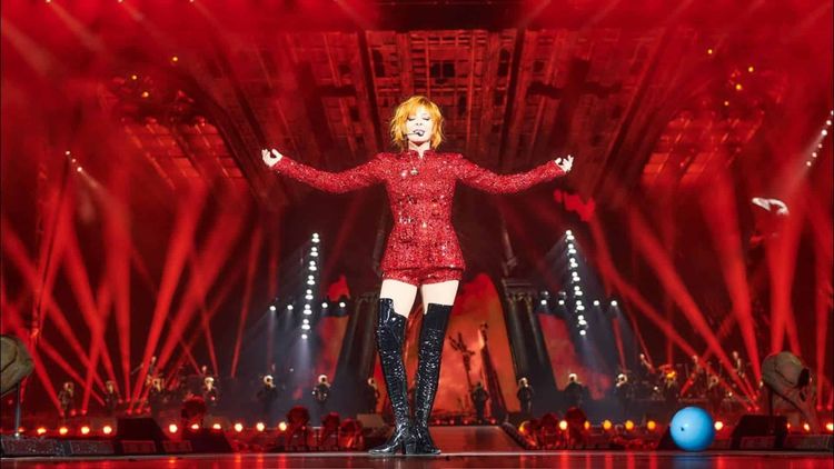 "Ça fait trois jours que..." : Mylène Farmer bientôt en concert à Paris, ses fans sont prêts à tout pour ne pas la manquer !