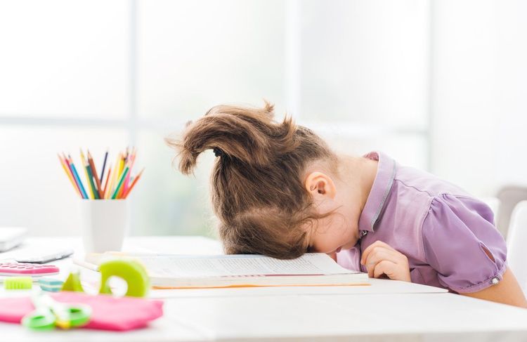 Rentrée scolaire : quand les devoirs tournent à la crise, comment réagir avec son enfant ?