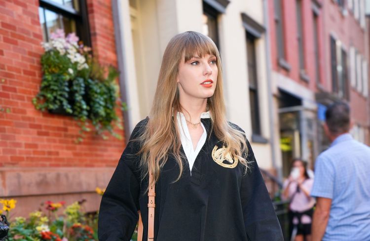 Cet accessoire de mode commun à Taylor Swift, Brigitte Macron et Carla Bruni
