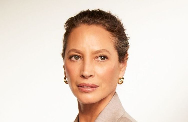 À 57 ans, Christy Turlington devient ambassadrice mondiale de Lancôme