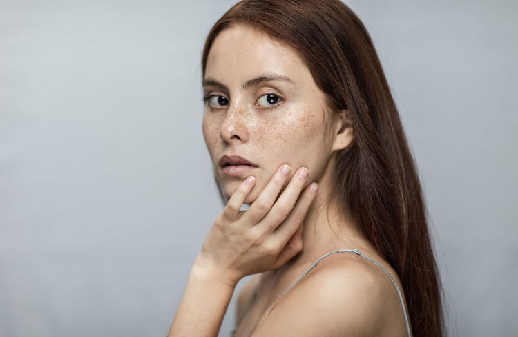 Visage fatigué ? Essayez ce massage effet botox instantané