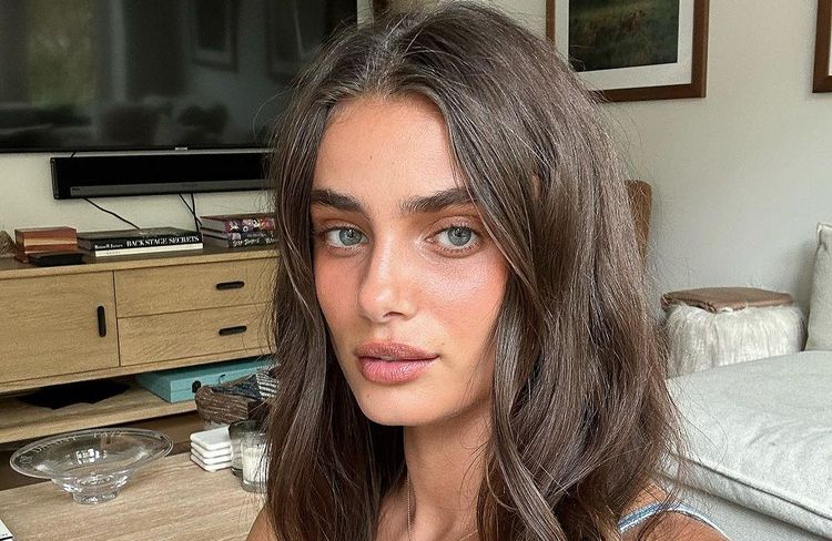 Cheveux : cette astuce toute simple permet de faire tenir ses boucles plus longtemps