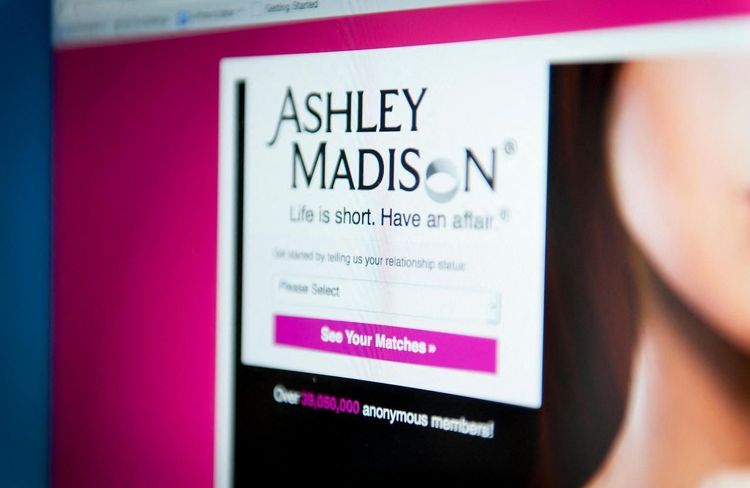 Série Netflix sur le scandale Ashley Madison : les youtubeurs Nia et Sam sont-ils toujours ensemble ?