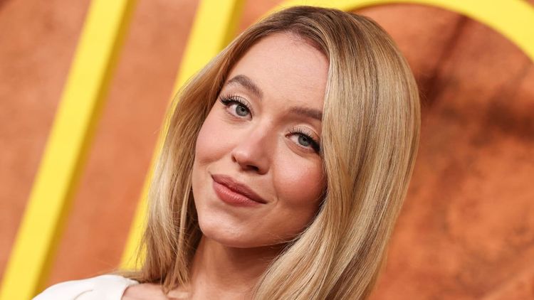 Sydney Sweeney et Eva Longoria (28 et 50 ans) tombent le soutien-gorge et osent le "no bra" sur le tapis rouge