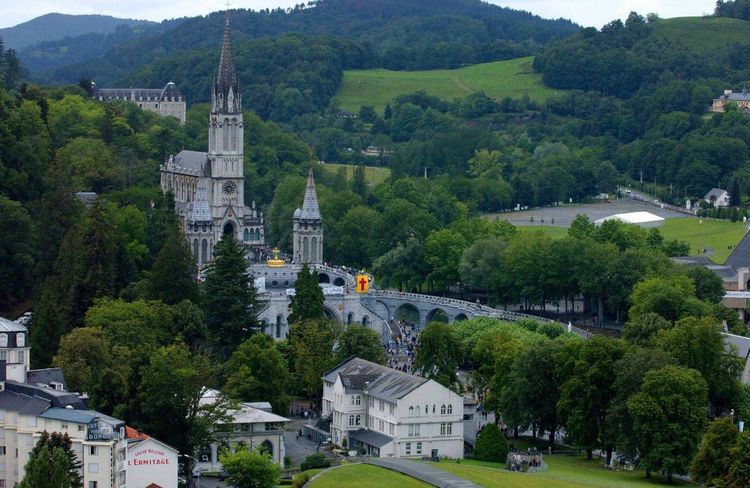 « Je dois revenir le voir » : à Lourdes, le miracle de l’amour de Nathalie, 17 ans