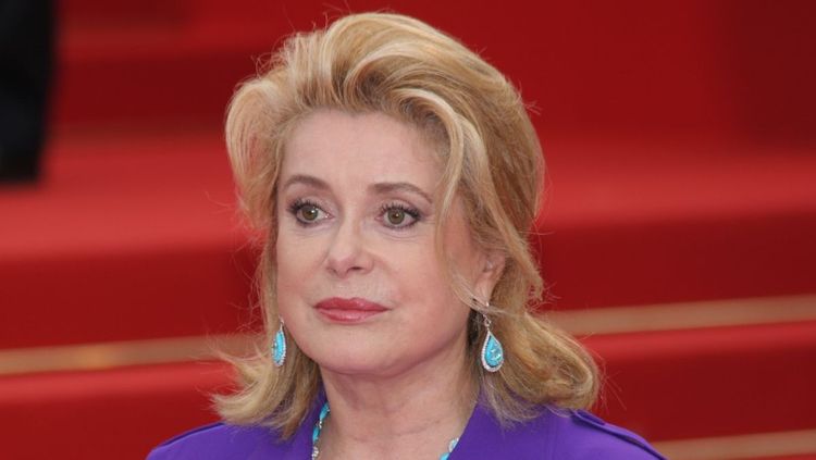 Catherine Deneuve : "Petite nunuche..." Ce jour où  Brigitte Bardot l'a rhabillée pour l'hiver, vives tensions entre les deux icônes