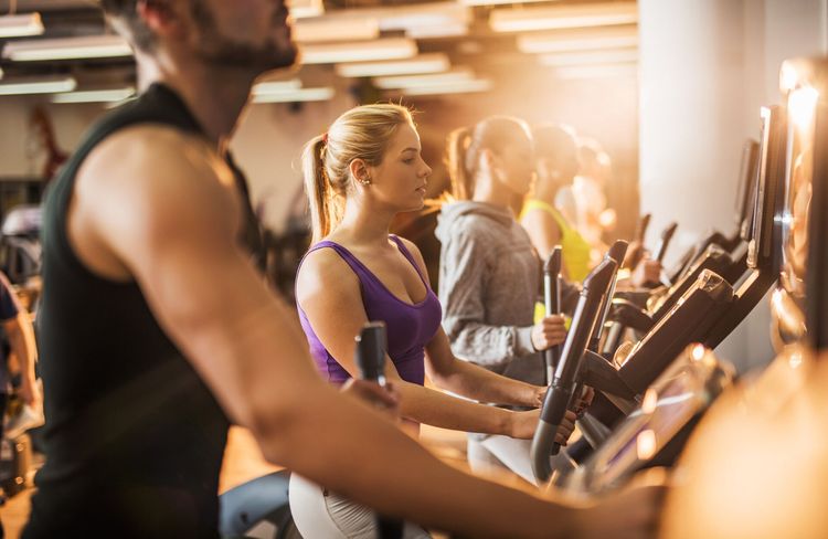 Tapis de course ou elliptique : voici lequel choisir selon son objectif