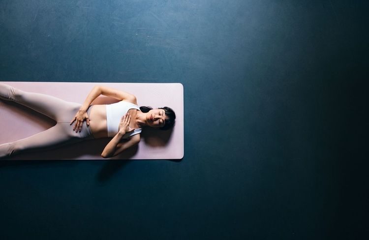 6 signes qui montrent qu’il est temps de changer son tapis de yoga