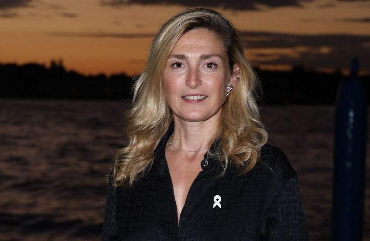 Julie Gayet : son étonnante fuite organisée après la révélation de sa liaison avec François Hollande