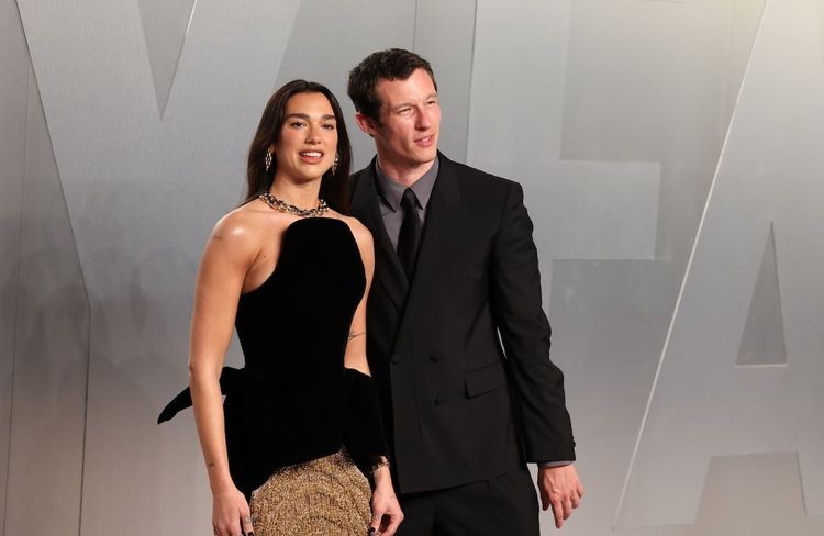 Dua Lipa dévoile en images son mariage romantique en Italie avec Callum Turner