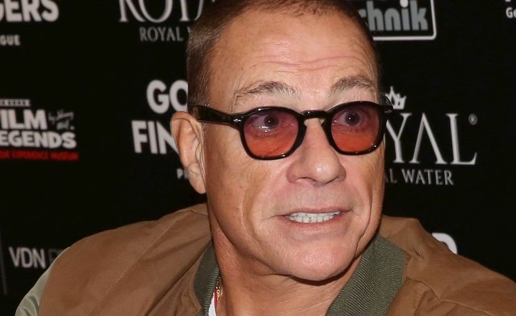 Jean-Claude Van Damme au cœur d’une affaire troublante à Cannes impliquant cinq femmes victimes de traite