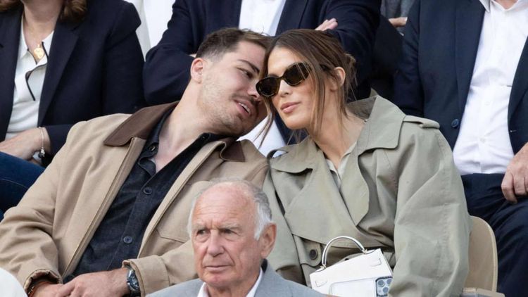 En couple avec Antoine Dupont, Iris Mittenaere se lâche sur son passé : "Très compliqué pour moi"