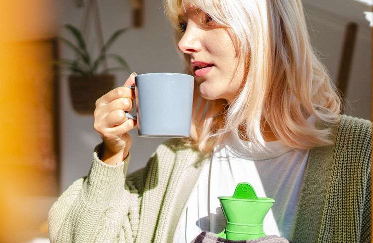 Bouillotte : connaissez-vous la dermite des chaufferettes ? Une dermatologue met en garde