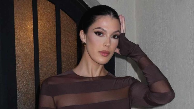 "J’ai perdu mon ongle" : Iris Mittenaere blessée en pleine séance de yoga, la photo de son incident peu glamour !