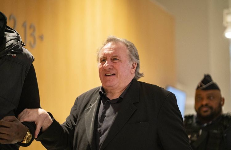 Un mois après son procès, Gérard Depardieu de retour sur un tournage pour le nouveau film de Fanny Ardant