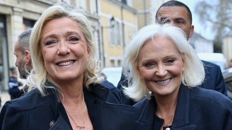 Bernard de La Villardière allumé par une "fille de Jean-Marie Le Pen" devant sa femme : "C'est Marine ou Caroline ?!"