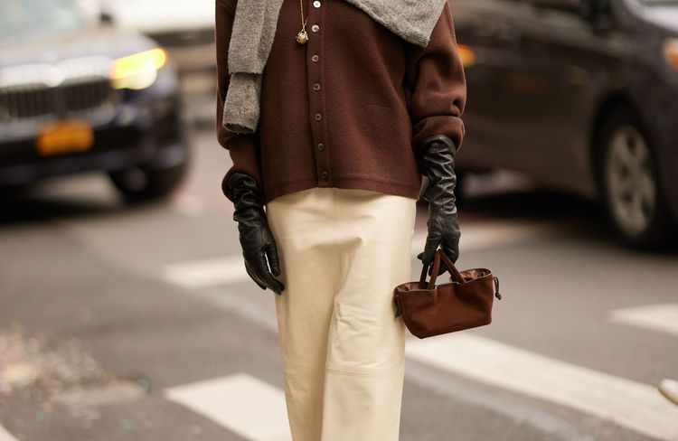 Ce pantalon confortable revient en force dans les tendances du printemps