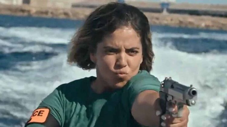 "Nanar", "ramassis de clichés consternants" et noté 1,1 : le nouveau film d'Inès Reg se fait détruire par la presse et le public (mais il cartonne) !