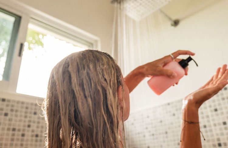 Cette zone du corps qu'on oublie trop souvent de laver selon les dermatos