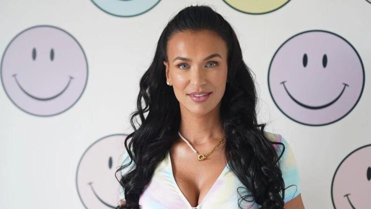 Julie Ricci de nouveau célibataire, elle tacle Nikola Lozina : "Je suis très bien comme ça...