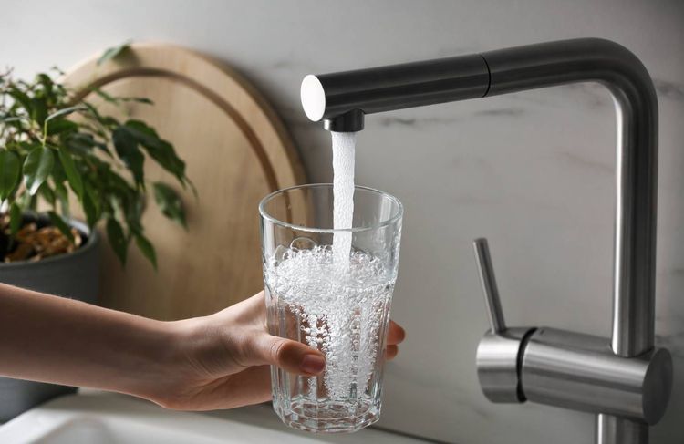 TFA, le polluant éternel omniprésent dans l’eau potable : quels dangers pour notre santé ?