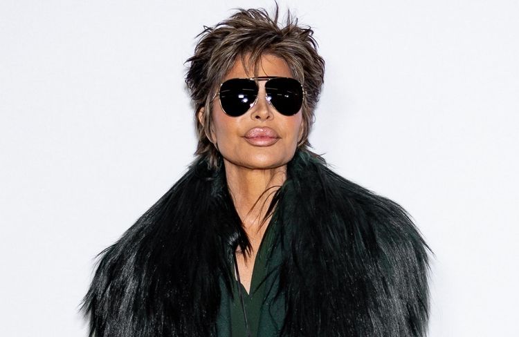 Coupe mulet et sourcils décolorés, l’étonnante transformation de Lisa Rinna à 62 ans