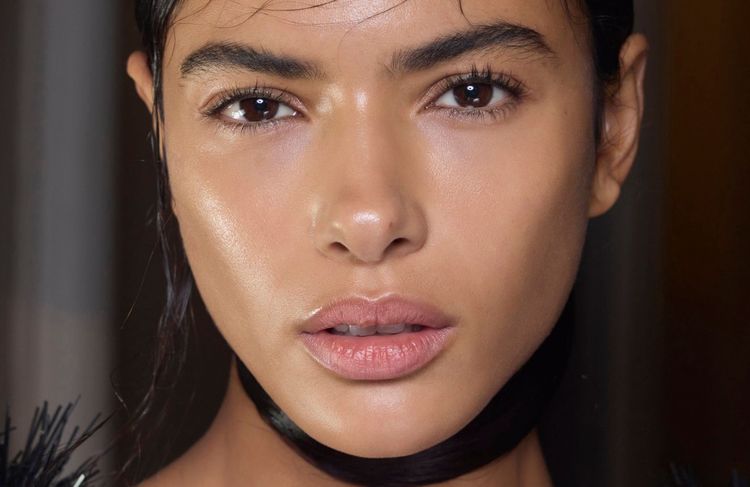 Glass skin : l’astuce toute simple d’une pro pour obtenir une peau éclatante
