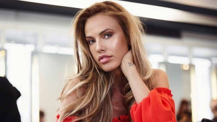 Vanessa Lawrens : une nouvelle vidéo CHOC de l'influenceuse devient virale et alarme la Toile, "il n'y a personne pour l'aider ?!"