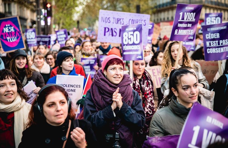 Pourquoi les associations fémininstes ont "peur de manquer de ressources" avec la progression du RN