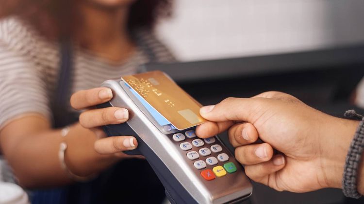 Livret A rétrogradé, fin des 50 euros pour le sans contact... Les 3 infos du jour pour votre argent