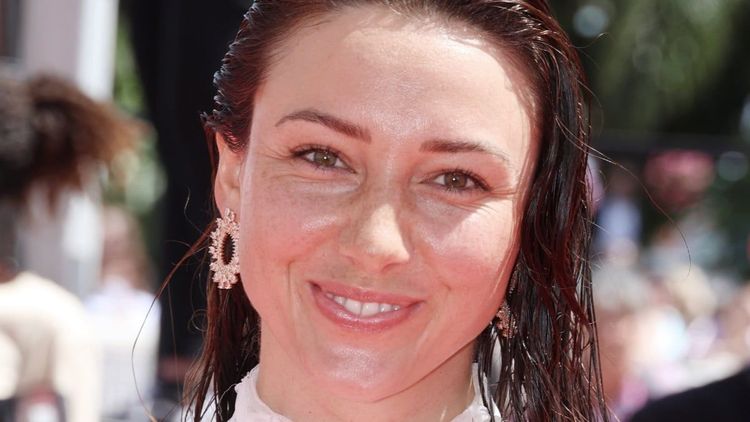 Delphine Wespiser (34 ans) sublime en bikini : "Pourquoi montrer ses fesses ?" ce cliché olé-olé fait couler beaucoup d'encre