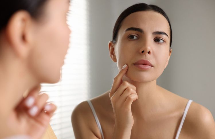 Barrière cutanée fragilisée : une dermatologue alerte sur deux habitudes néfastes