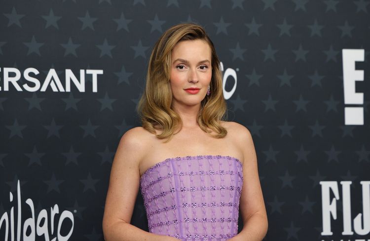 Leighton Meester adopte une coiffure rétro irrésistible aux Critics Choice Awards