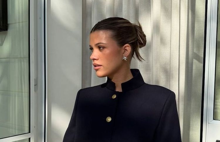 Sofia Richie sublime son babybump enveloppée dans ce manteau ultra-élégant