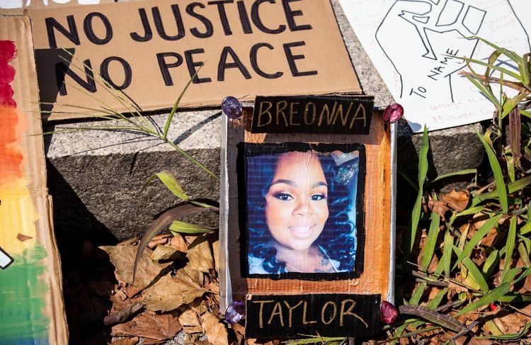 « Une insulte »: aux USA, la justice requiert un jour de prison contre un policier pour la mort de Breonna Taylor