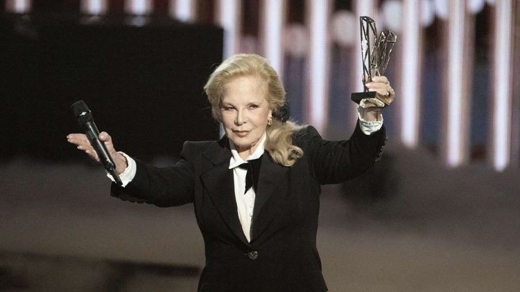 Sylvie Vartan regrette t-elle son abandon de la scène ? "Quand je regarde en arrière…"