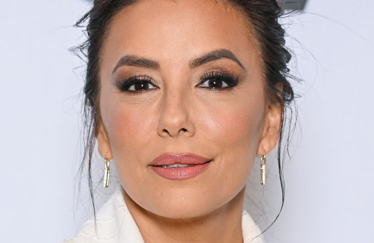 Pour ses 50 ans, Eva Longoria prend la pose et dévoile une silhouette sculpturale