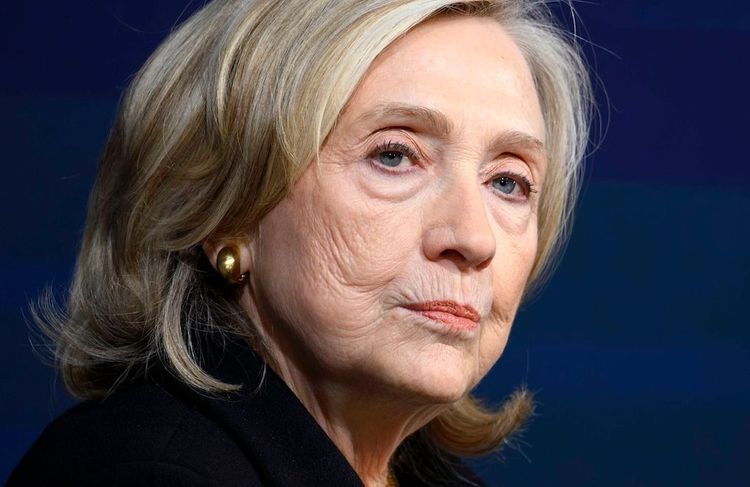 Affaire Epstein : les images d'Hillary Clinton quittant la salle de son audition en furie dévoilées