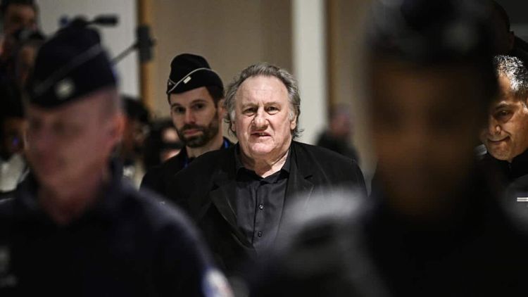 Gérard Depardieu change de stratégie et prend une décision radicale pour son procès face à Charlotte Arnould