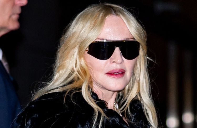 Carré long : Madonna renoue avec son look des années 2000