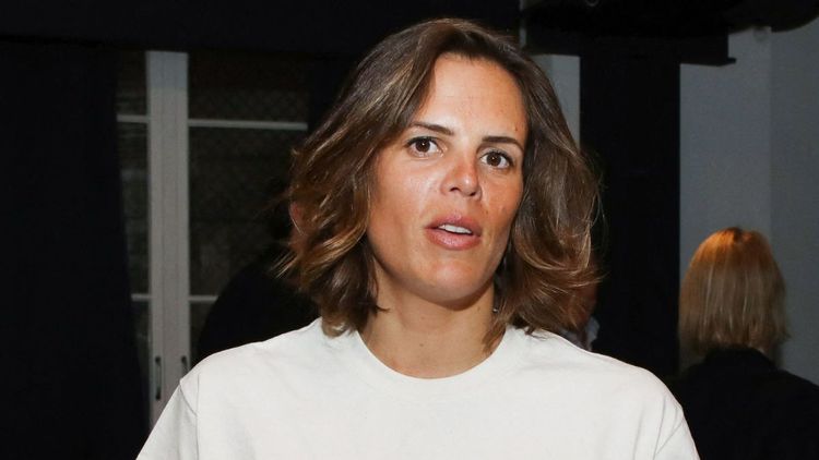Laure Manaudou revient sur la polémique des photos nues : "Je me rappelle faire honte à ma famille"